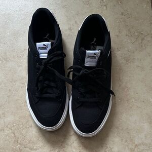 Puma Men's Black and White Sneakers